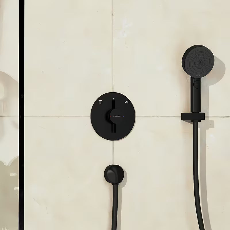 Podžbukna miješalica za tuš Hansgrohe duoturn S u mat crnoj boji pro za upravljanje dvama izljevnim mjestima.