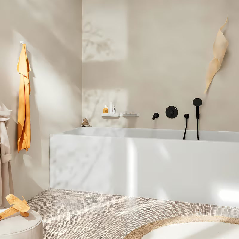 Podžbukna miješalica za tuš Hansgrohe duoturn S u mat crnoj boji pro za upravljanje dvama izljevnim mjestima.