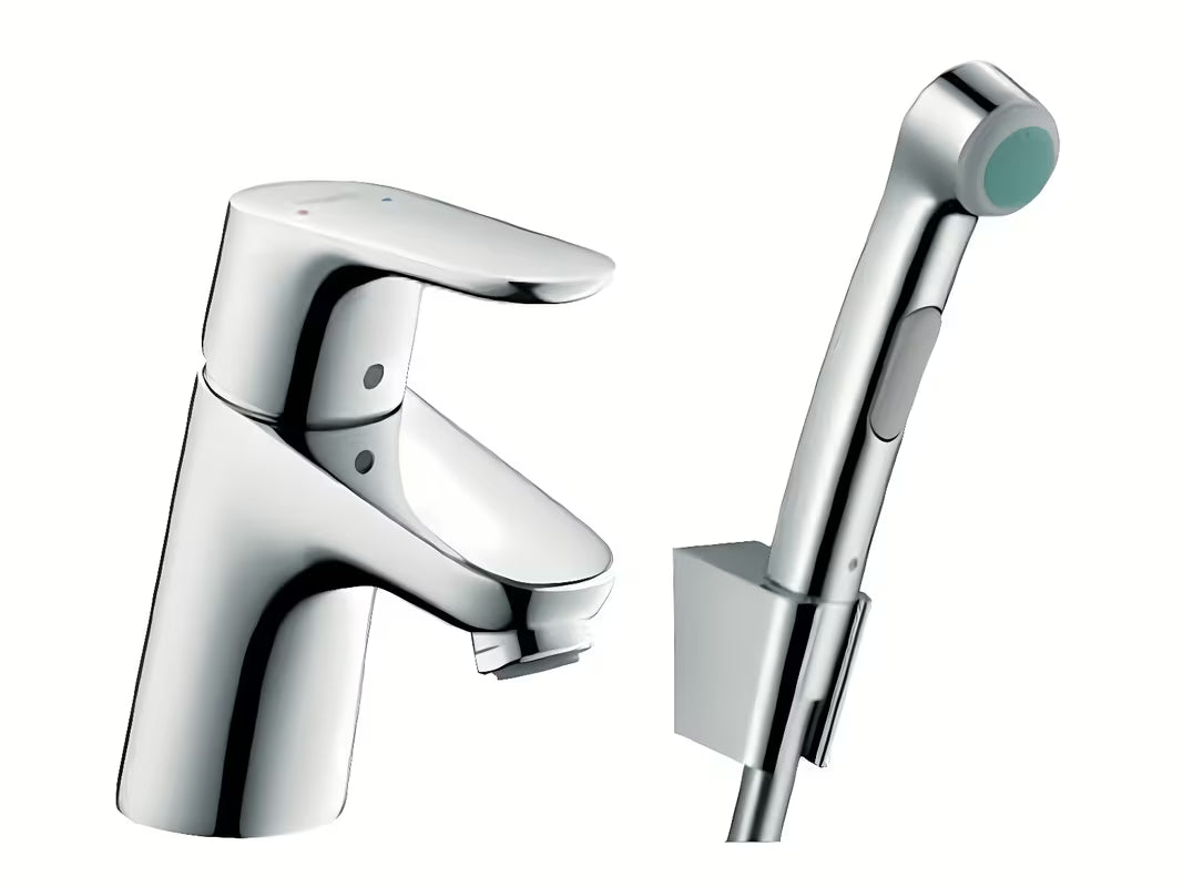 Kromirana jednoručna baterija miješalica za umivaonik Hansgrohe Focus s bide tušem Bidette i crijevom za tuš