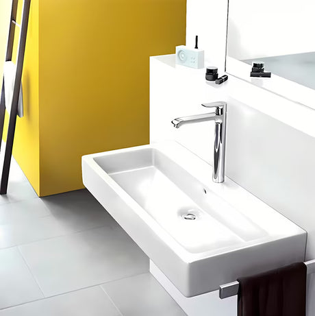 Hansgrohe Metris visoka jednoručna baterija miješalica za umivaonik u krom izvedbi.