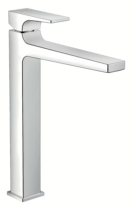 Visoka jednoručna baterija miješalica za umivaonik Hansgrohe Metropol u krom izvedbi sa zakretnim izljevom i push-open odvodom.