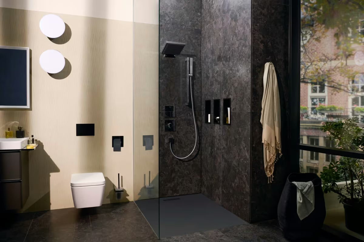 Kromirani nadglavni tuš Hansgrohe Pulsify E 260 s dva mlaza PowderRain i Intense PowderRain.