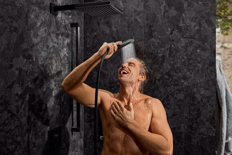 Nadglavni tuš Hansgrohe Pulsify E 260 EcoSmart u mat crnoj boji s mlazom PowderRain