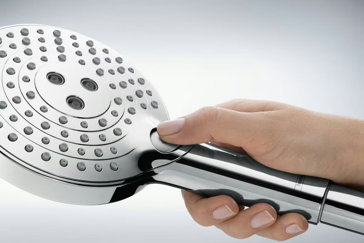 Ručni tuš Hansgrohe Raindance Select S u krom izvedbi s tipkom Select i s tri vrste mlaza