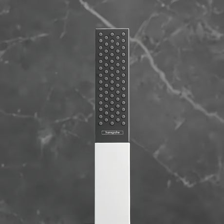 Štapni ručni tuš hansgrohe Rainfinity 100 1jet u kromu s antracitom i mlazom PowderRain.