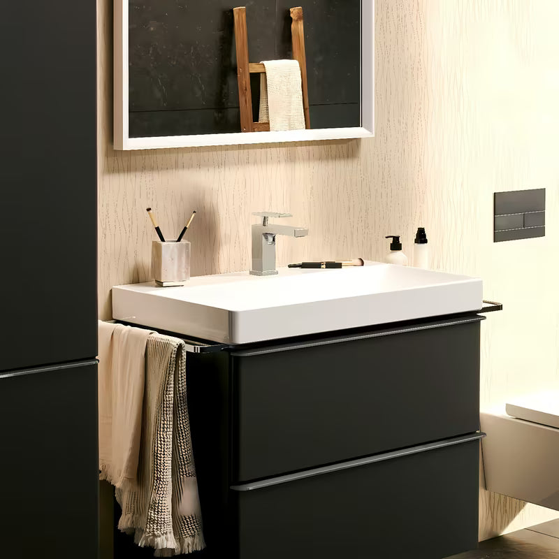 Kromirana jednoručna baterija miješalica za umivaonik Hansgrohe Tecturis E s tehnologijom CoolStart i širokim mlazom WaterfallStream.