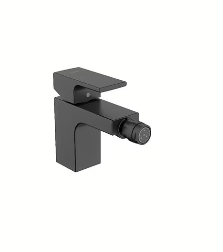 Bide miješalica jednoručna baterija Hansgrohe Vernis Shape u mat crnoj boji s odvodom i ergonomskom ručkom.
