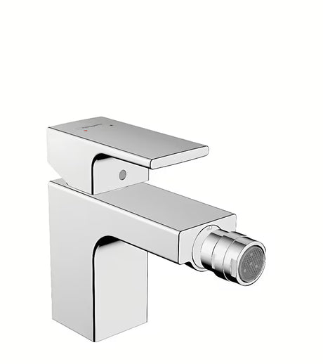 Kromirana jednoručna baterija miješalica za bide Hansgrohe Vernis Shape s odvodom i perlatorom sa kuglastim zglobom.