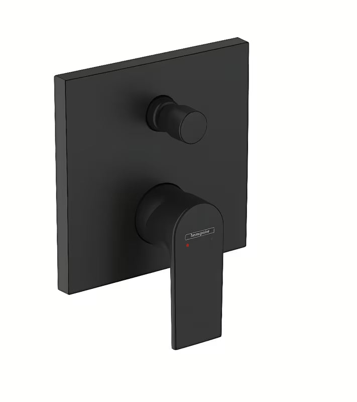 Podžbukna jednoručna baterija tuš i miješalica za kadu Hansgrohe Vernis Shape u mat crnoj izvedbi.