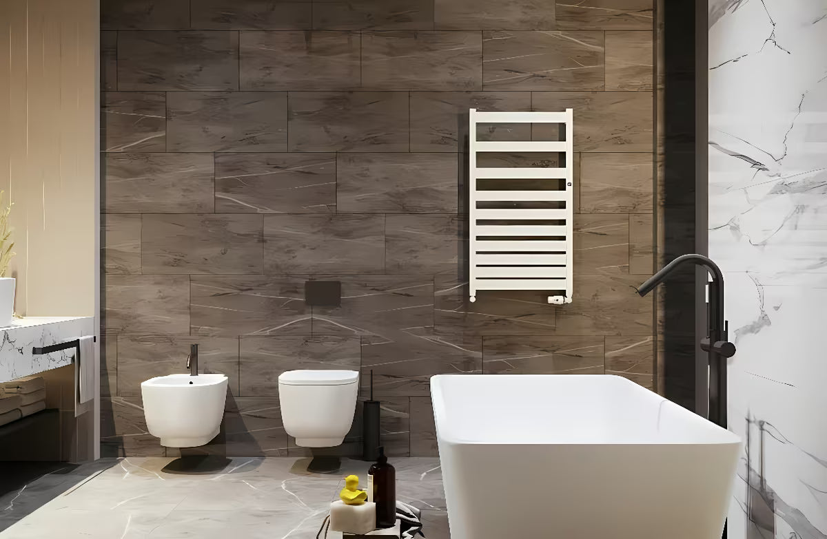 Kombinirani radijator Hopa Belti 60x157,3 cm u crnoj mat boji sa središnjim priključkom.