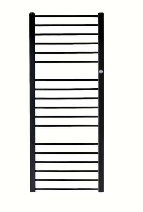 Kombinirani kupaonski radijator Hopa Piko 72,9x43 cm u crnoj mat boji s rebrastim dizajnom.