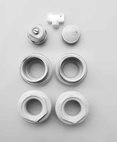 Bijeli montažni set pro za člankaste radijatori VIP, Klass i Mix u metalnoj izvedbi sa sjajnom završnom obradom.