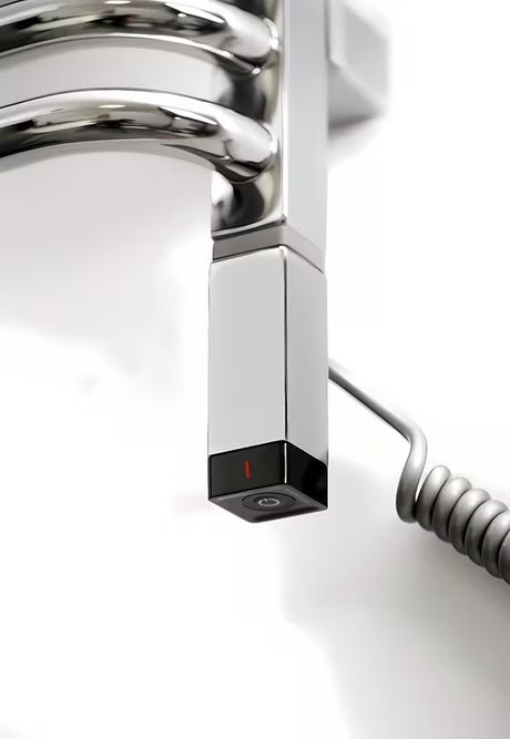 Sjajna kromirana grijač za radijator House Level One pro kupaonski radijator snage 300 W.