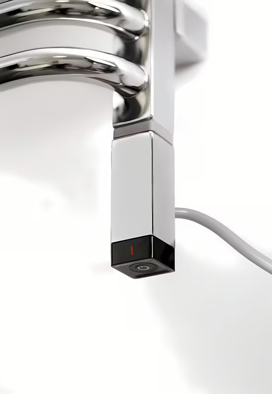 Grijač za Radijator House Level One u sjajnoj kromiranoj izvedbi snage 400 W.