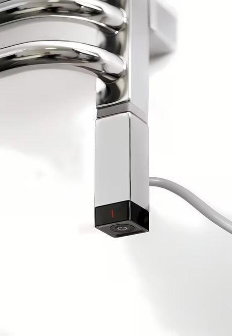 Grijač za Radijator House Level One u sjajnoj kromiranoj izvedbi snage 400 W.