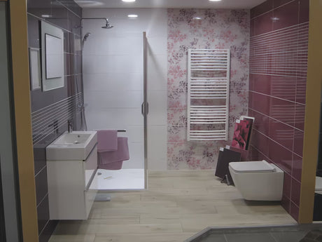 Tuš stranica za vrata  Hüppe Next 90 cm s prozirnim staklom i sjajno kromiranim profilima.