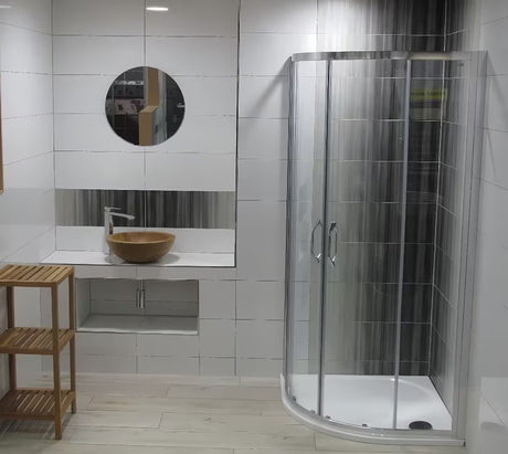 Polukružna tuš kabina Hüppe Next 90x90 cm s prozirnim staklom i profilima u sjajnom kromu