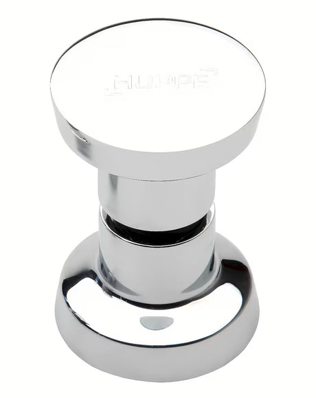 Kromirani ručka Hüppe Strike New od nehrđajućeg čelika kao siguran oslonac u tuš kabini.