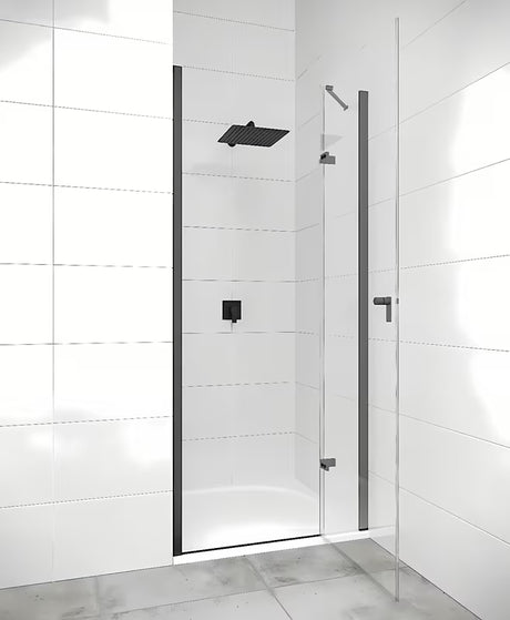 Bezokvirni tuš vrata Hüppe Strike New 90 cm s prozirnim staklom i crnim mat profilom.