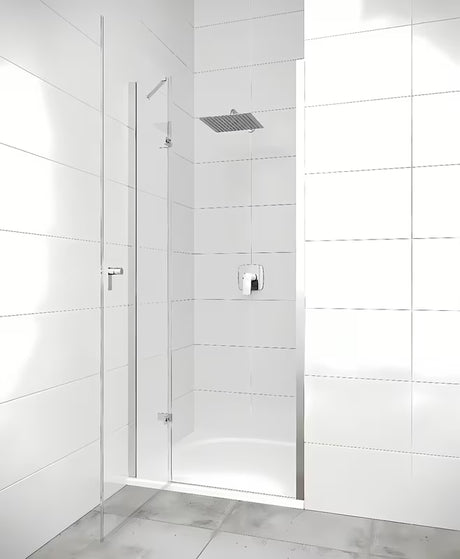Tuš vrata Hüppe Strike New 90 cm s prozirnim staklom i kromiranim profilom u bezokvirnoj izvedbi.