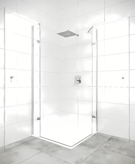 Pravokutni bezokvirni tuš kabina Hüppe Strike New 100x90 cm s prozirnim staklom i profilima u sjajnom kromu.