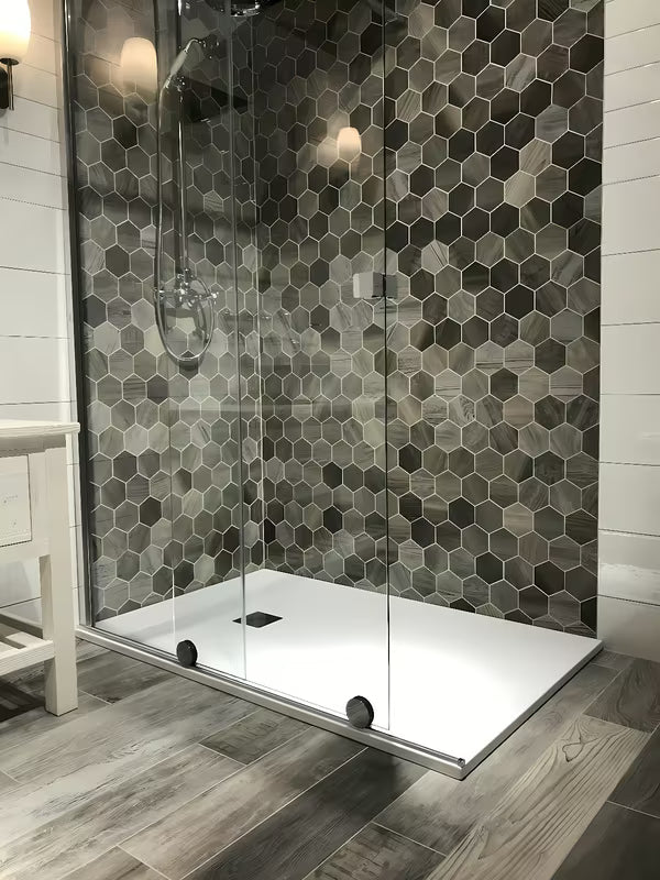 Tuš stijena Walk-In Hüppe Xtensa pure 140 cm u sjajnom kromu s prozirnim staklom i kliznim otvaranjem.