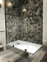 Tuš stijena Walk-In Hüppe Xtensa pure 180 cm u sjajnom kromu s prozirnim staklom bez dekora.