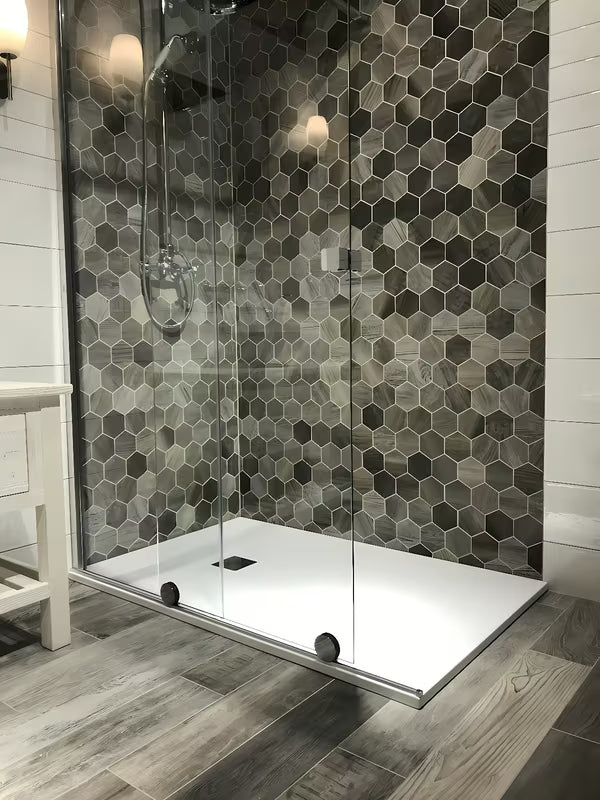 Tuš stijena Walk-In Hüppe Xtensa pure 180 cm u sjajnom kromu s prozirnim staklom bez dekora.