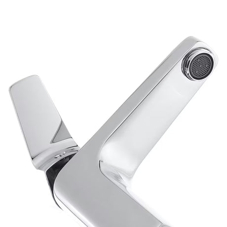 Krom miješalica za umivaonik Ideal Standard Esla s tehnologijom ColdStart i sjajnom, izdržljivom površinom.