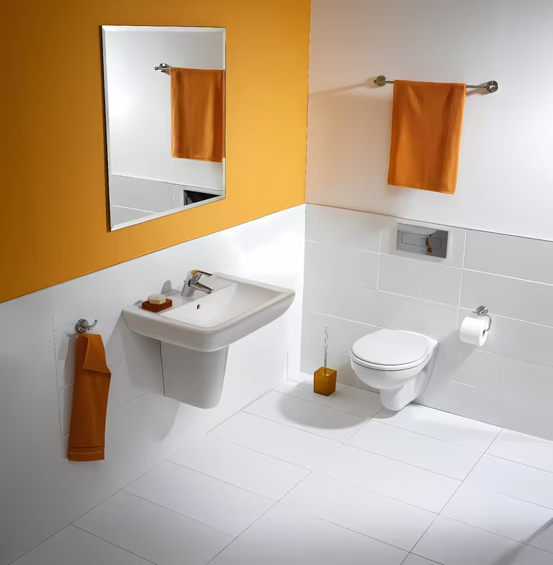 Bijeli viseće keramički umivaonik Ideal Standard Eurovit 60x46 cm s otvorom pro za slavinu u sredini.