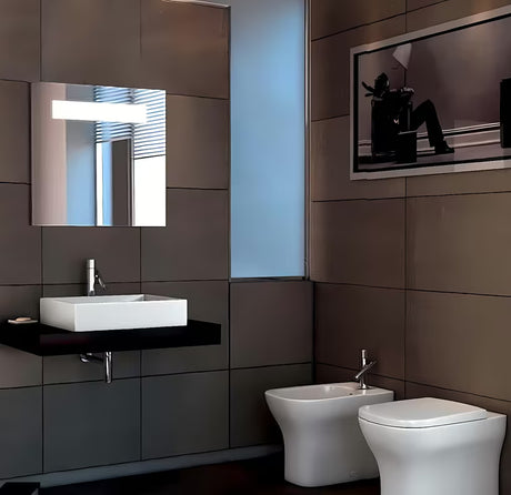 Bijeli keramički viseći umivaonik Ideal Standard Strada 71x42 cm s otvorom za pro slavinu u sredini.