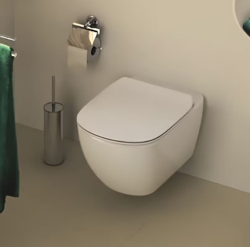 Bijeli viseća WC školjka Ideal Standard Tesi s tehnologijom AquaBlade i daskom sa soft Close
