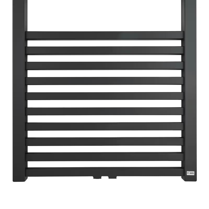 Kombinirani radijator Isan Quadrat u crnoj mat boji sa središnjim zidnim priključkom.