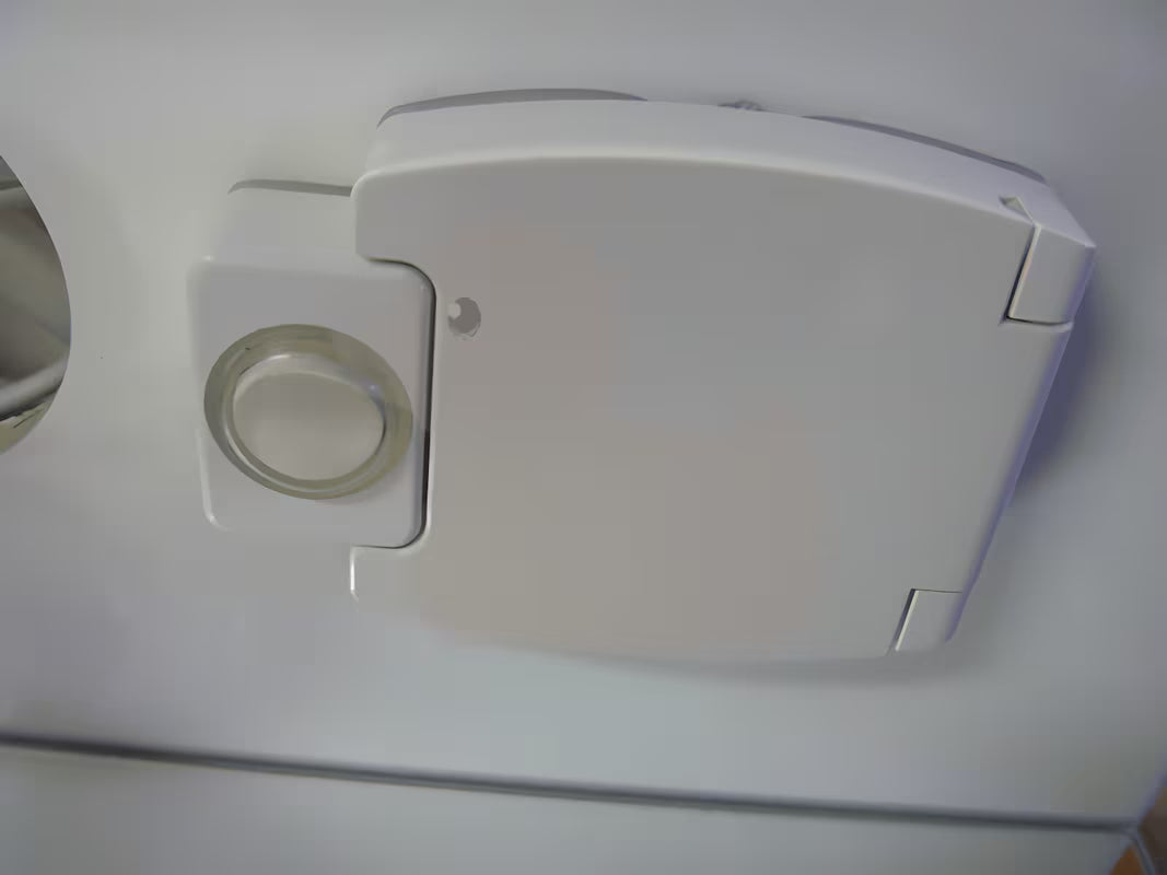 Pravokutno LED ogledalo Keramia Pro 70x80 cm u bijelom okviru sa zaštitom IP44, vertikalna orijentacija.