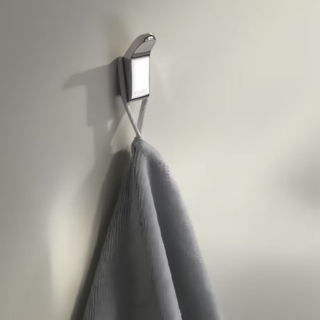 Kromirani zidni kukica Keuco Moll prikladan za ručnik ili ogrtač.