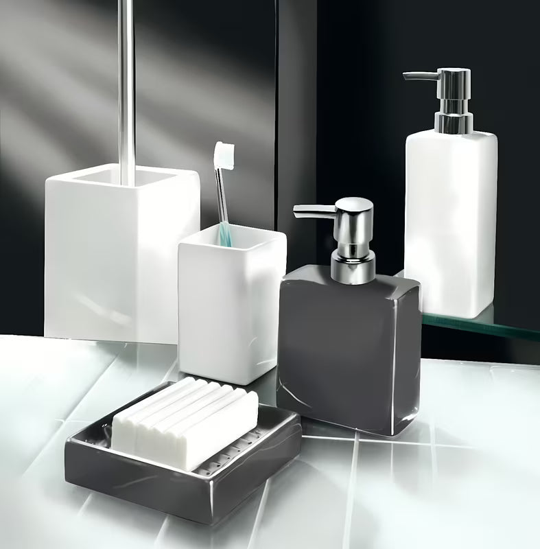 Bijeli samostojeći  dozator za tekući sapun Kleine Wolke Flash jednostavnog dizajna