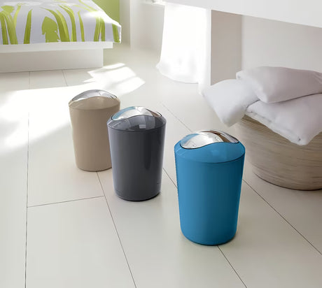 Svijetlobež kanta za otpad Kleine Wolke Glossy s preklopnim poklopcem i zapremninom 5 l