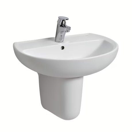 Ovalni viseće bijeli keramički umivaonik Kolo Rekord s otvorom za pro slavinu u sredini.