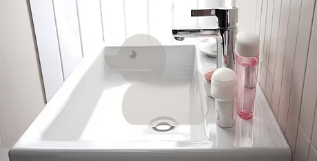 Kolo Twins viseće keramički umivaonik bijeli 50x46 cm s odlagališnom plohom i otvorom pro za slavinu u sredini