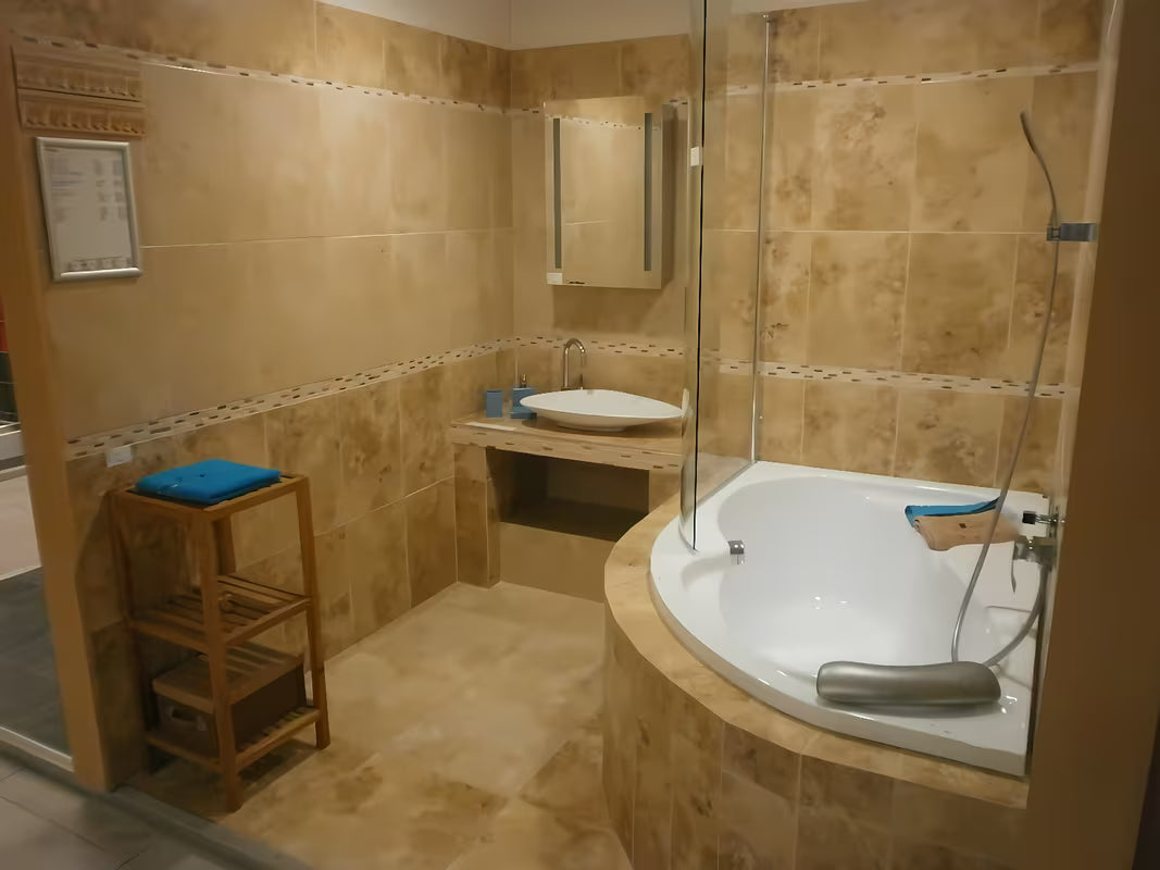 Preklopna paravan za kadu Laguna Fortuna 150 cm u krom izvedbi pro asimetričnu kadu Fortuna Plus.