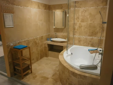 Preklopna paravan za kadu Laguna Fortuna 150 cm u krom izvedbi pro asimetričnu kadu Fortuna Plus.