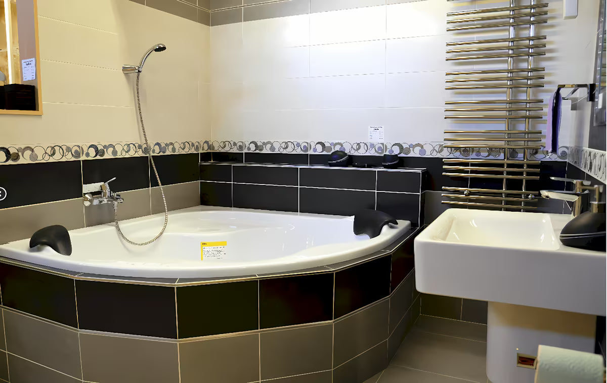 Univerzalni crni naslon za glavu za kadu Laguna u standardnoj izvedbi pro akrilne kade