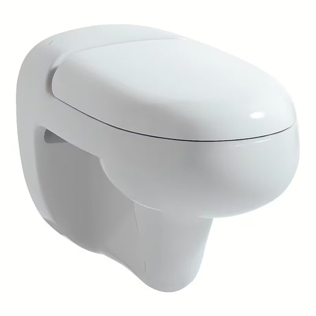 Bijeli dječji viseća WC školjka Laufen Florakids od kvalitetne sanitarne keramike s dubokim ispiranjem.