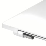 Bijele WC daska Laufen Pro Nordic od izdržljivog duroplasta.