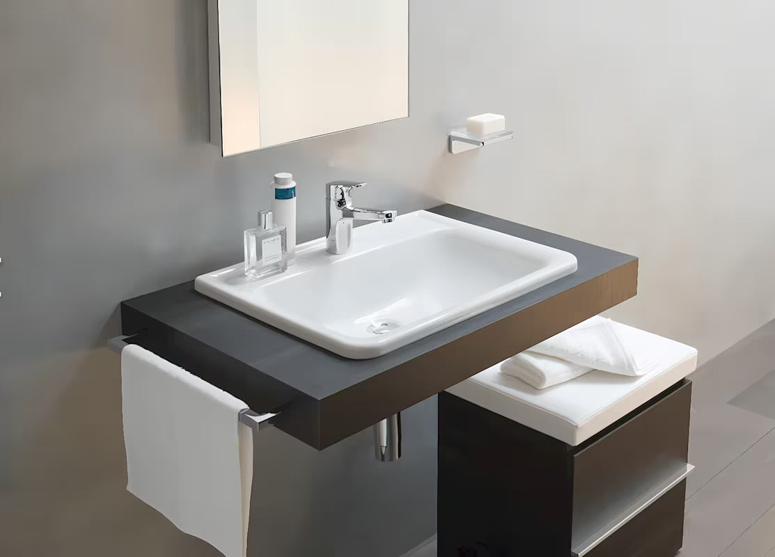 Ugradbeni keramički umivaonik Laufen Pro S 56x44 cm u bijeloj boji s otvorom za pro slavinu u sredini