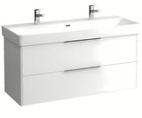 Bijeli viseće dvostruki umivaonik Laufen Pro S 120x46 cm od sanitarne keramike s dva otvora pro slavinu.