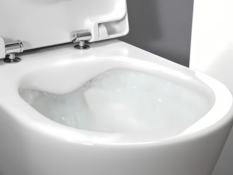 Bijeli viseća WC školjka Laufen Pro S bezrubnom izvedbom bez sustava za ispiranje i četvrtastim dizajnom.