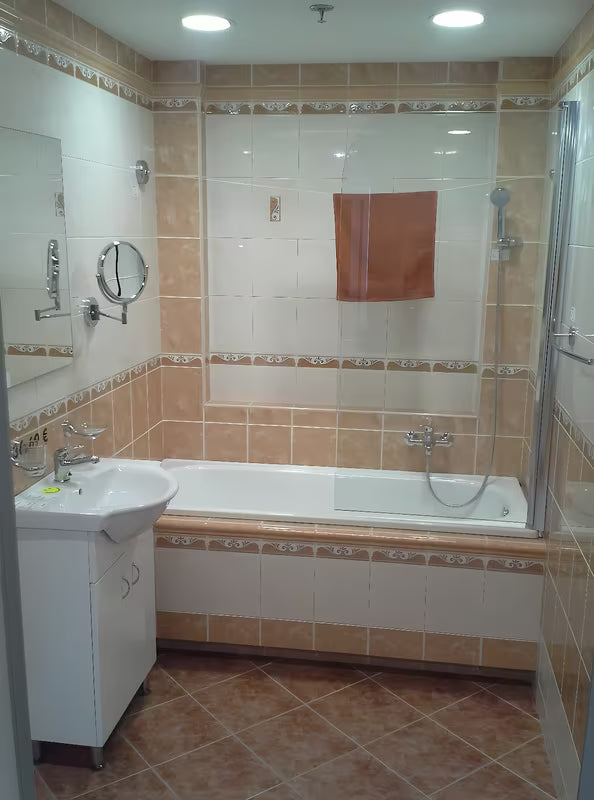 Pravokutna kada Multi 150 x 70 cm od emajliranog čelika, lijeva i desna orijentacija
