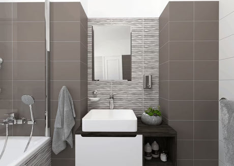 Elegantni zidni dozator sapuna Chrome od poliranog nehrđajućeg čelika zapremine 850 ml.