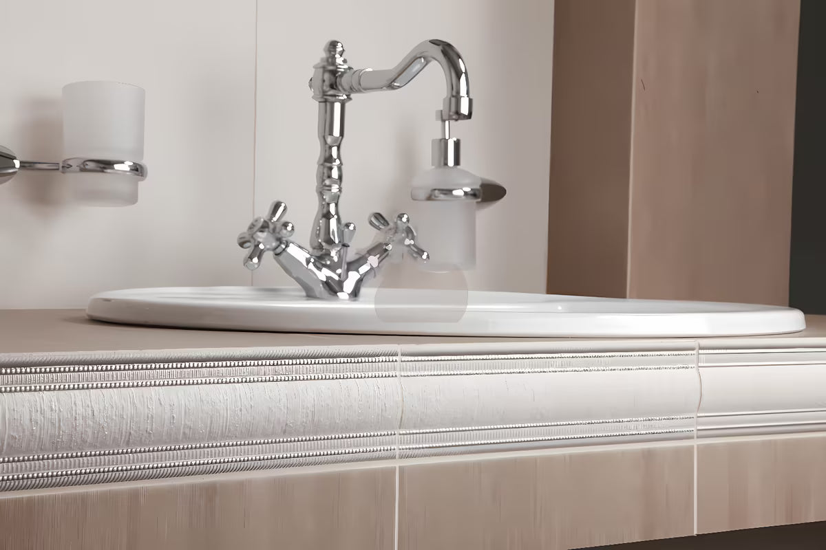 Bijeli keramički ugradbeni umivaonik Multi Eur s otvorom pro za slavinu u sredini, 55 x 47,5 cm.